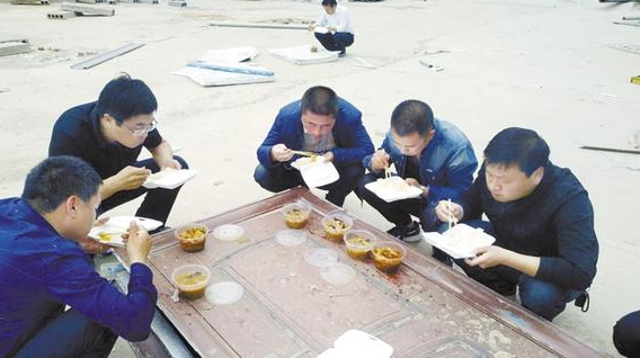為了“創(chuàng)衛(wèi)”，他們蠻拼的
