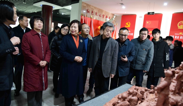 張振?！胺榛鹉甏扁x瓷泥塑藝術(shù)展在周口市文化中心展出