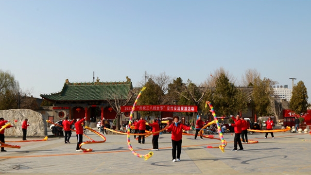 空竹展演慶?！叭恕眹H婦女節(jié)